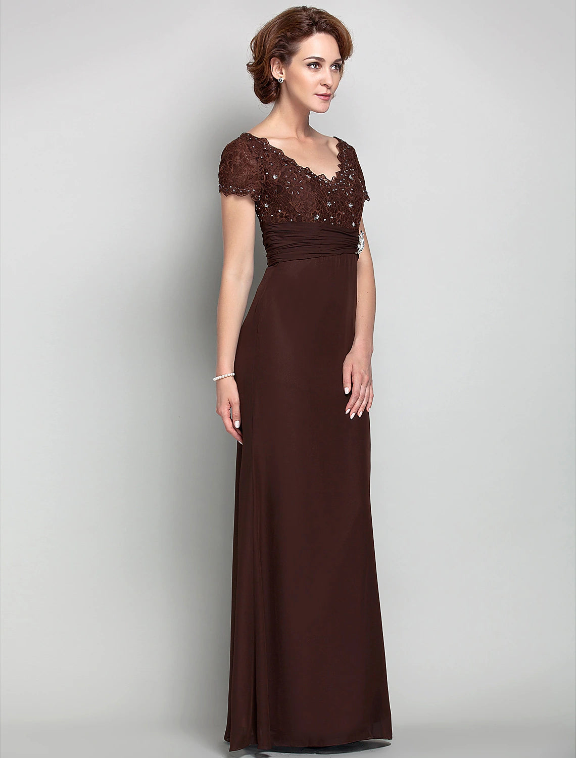 Sheath / Column Mother of the Bride Dress Vintage Inspired Scalloped Neckline V Neck Floor Length Chiffon Lace Short Sleeve with Ruched Sequin Crystal Brooch