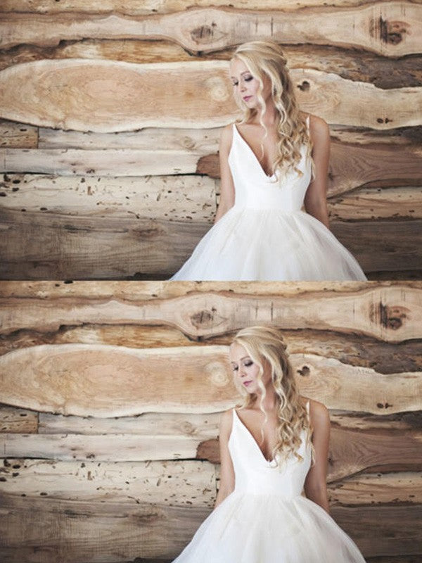 A-Line/Princess Sleeveless V-neck Spaghetti Straps Court Train Lace Tulle Wedding Dresses