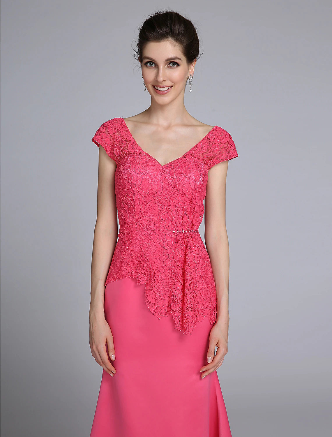Mermaid / Trumpet Mother of the Bride Dress Elegant V Neck Sweep / Brush Train Satin Lace Short Sleeve No with Lace