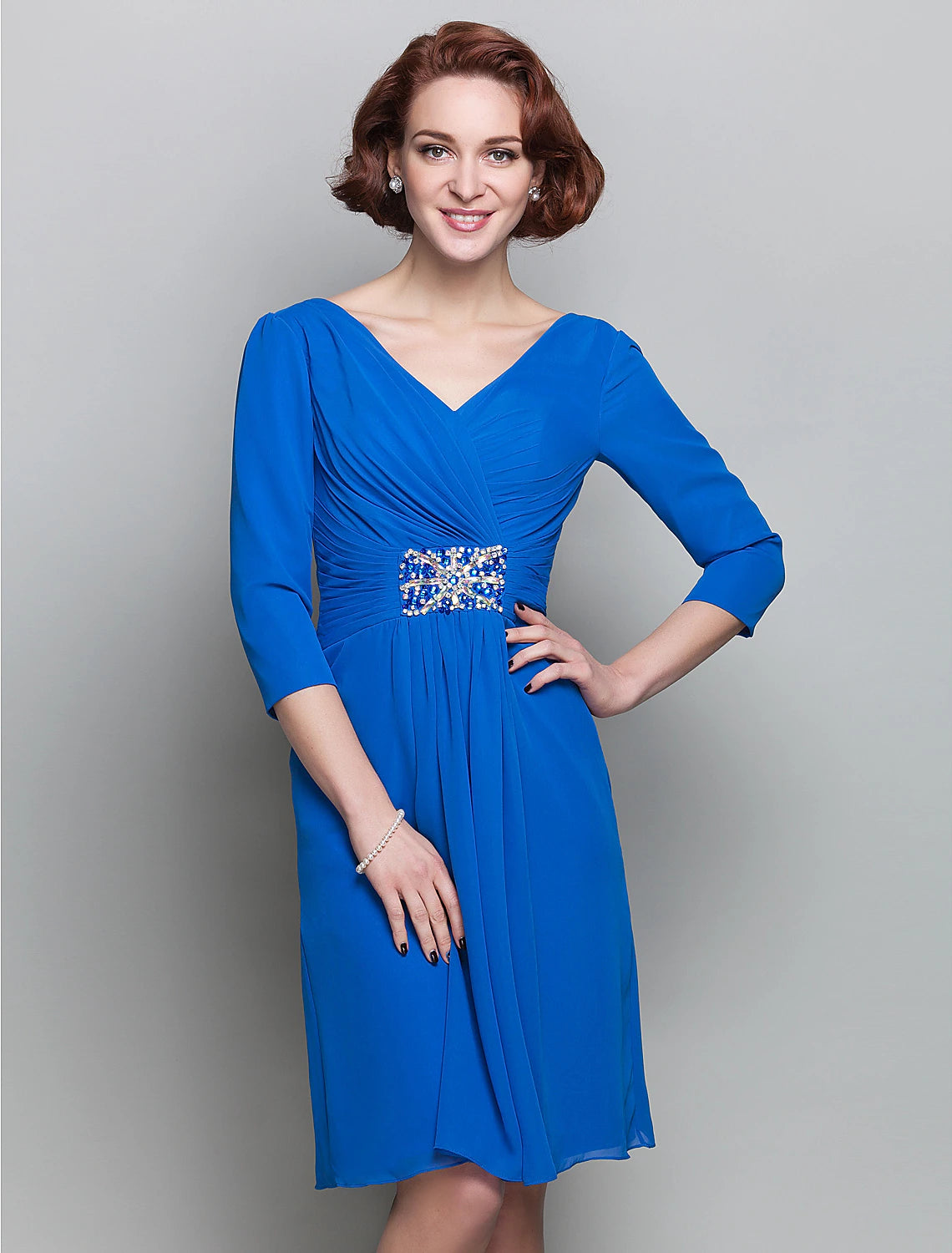 Sheath / Column Mother of the Bride Dress V Neck Knee Length Chiffon 3/4 Length Sleeve with Criss Cross Ruched Crystals