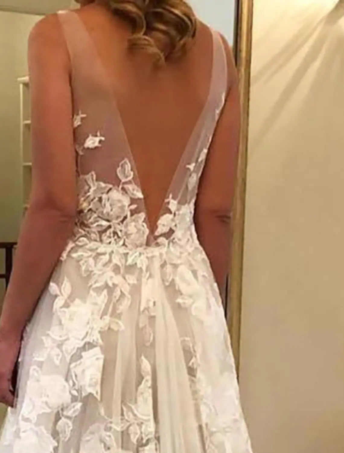 Beach Open Back Wedding Dresses A-Line Sleeveless V Neck Lace Appliques