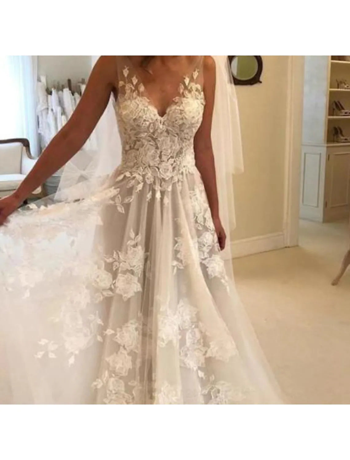 Beach Open Back Wedding Dresses A-Line Sleeveless V Neck Lace Appliques