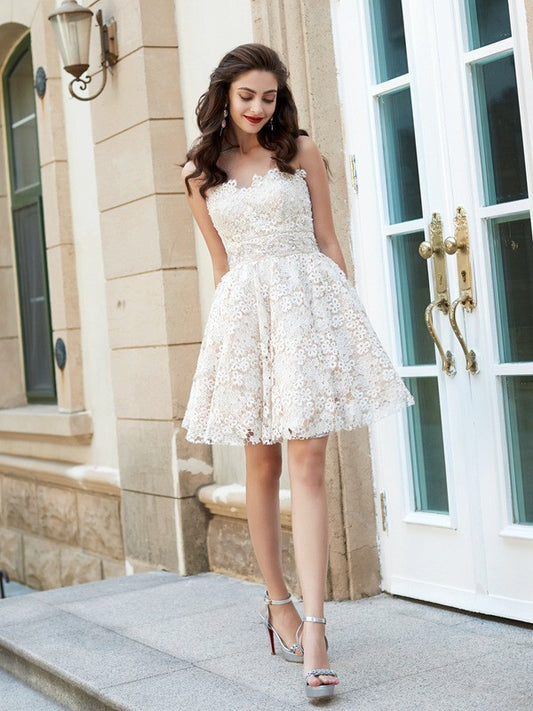 A-Line Lace Sweetheart Sleeveless Short/Mini With Rhinestone Dresses