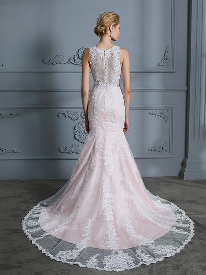 Trumpet/Mermaid V-neck Sleeveless Applique Tulle Court Train Wedding Dresses