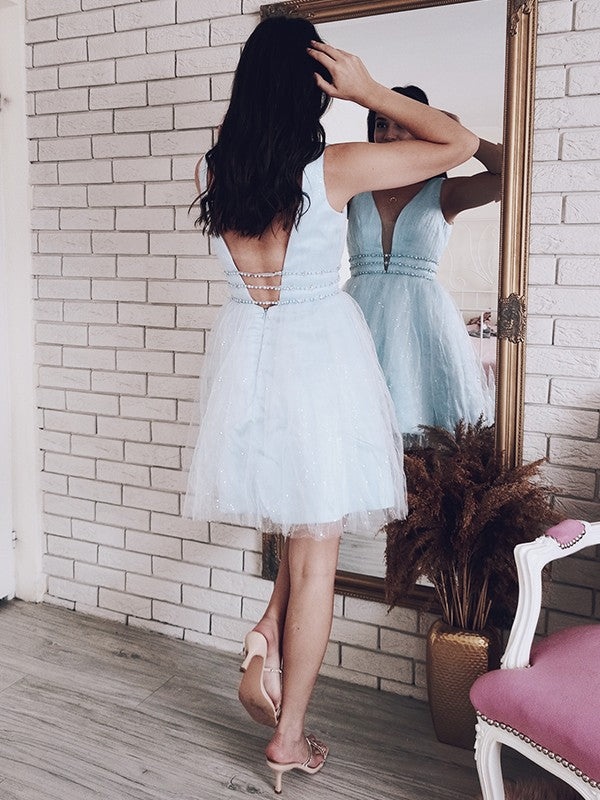 A-Line/Princess V-neck Beading Tulle Sleeveless Short/Mini Homecoming Dresses