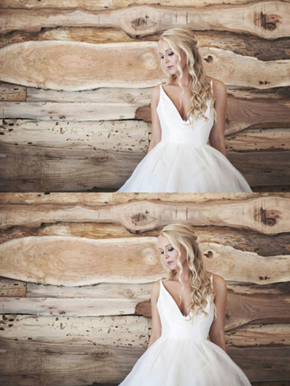 A-Line/Princess Sleeveless V-neck Spaghetti Straps Court Train Lace Tulle Wedding Dresses